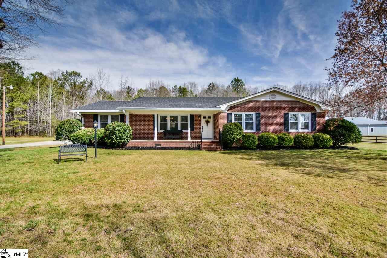 Property Photo: 141 Hunter Road SC 29681