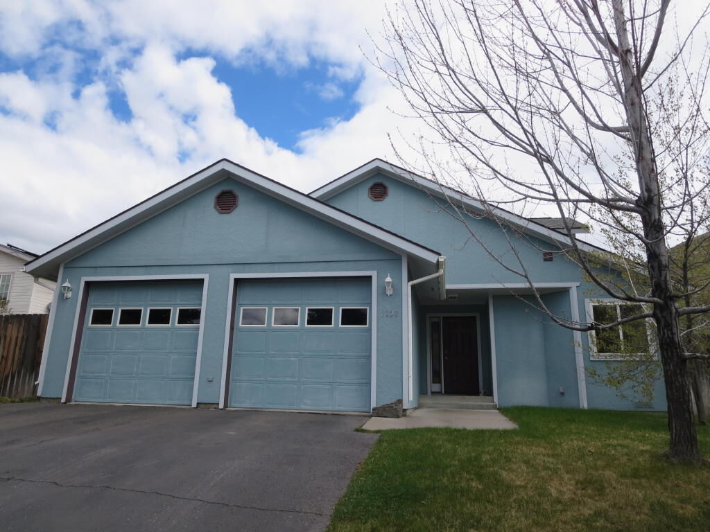 Property Photo:  1220 Blue Lake Dr  ID 83333 