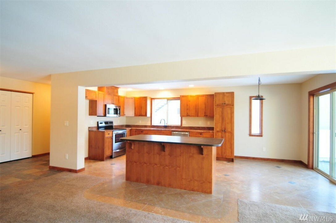 Property Photo: 520 NE 11th St 7 WA 98802