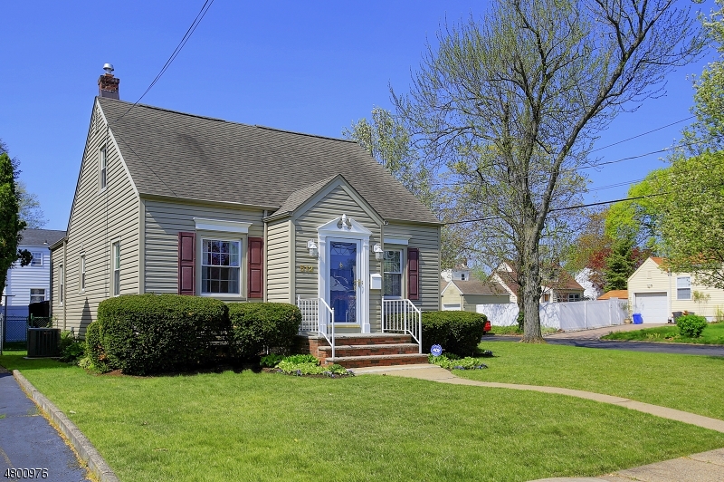 Property Photo:  512 Winthrop Rd  NJ 07083 