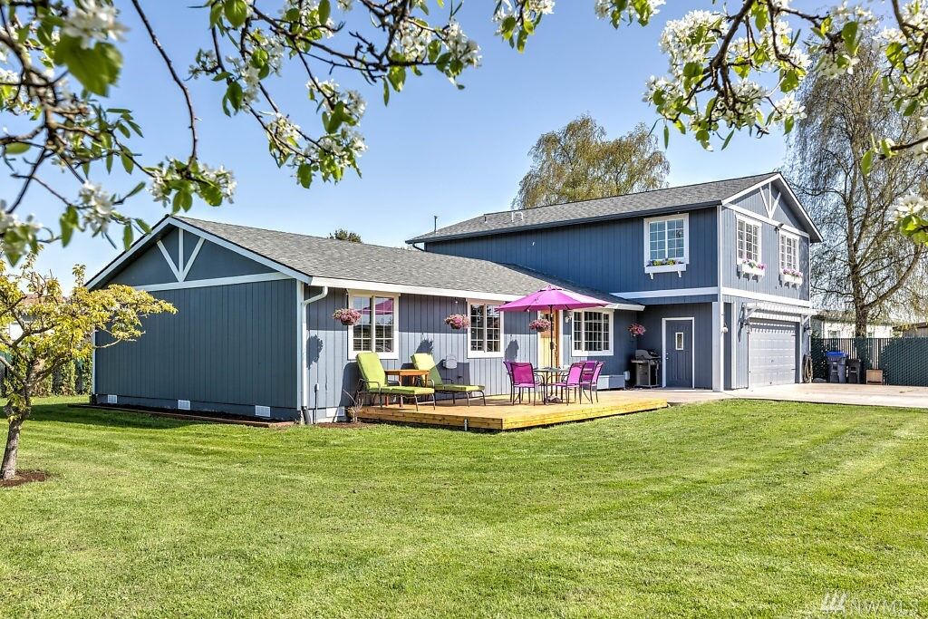 Property Photo: 609 S Main St WA 98239