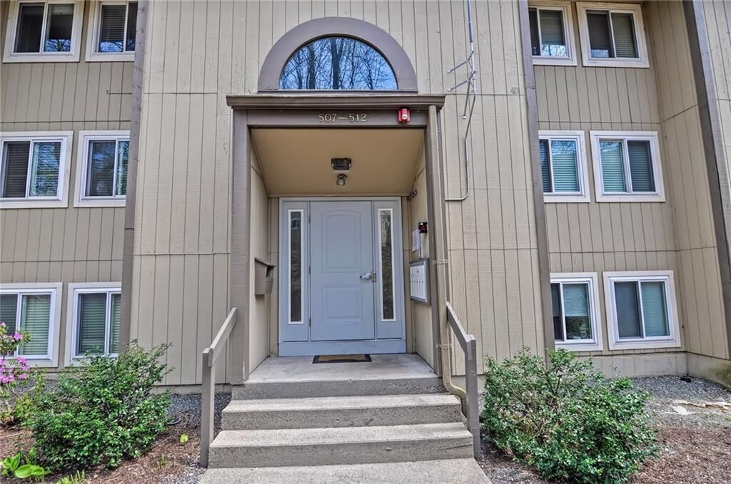 Property Photo: 400 New River Rd, Unit#512 RI 02838