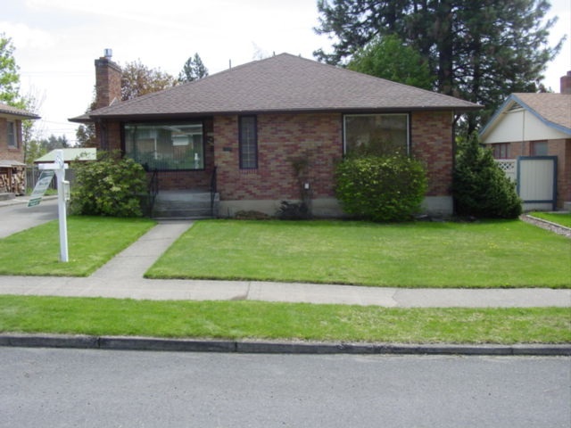 Property Photo:  2911 W Princeton Ave  WA 99205-1653 