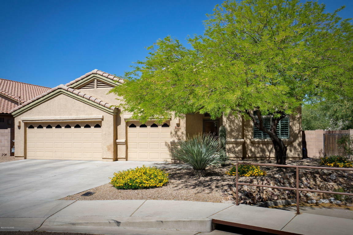 Property Photo:  8095 N Faded Leaf Drive  AZ 85743 