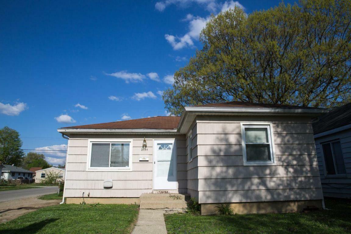 Property Photo:  2554 Hiawatha Street  OH 43211 