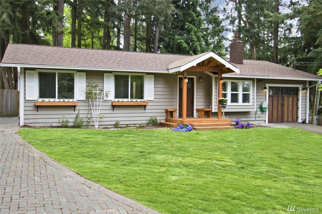 Property Photo:  1020 212th Ave NE  WA 98074 