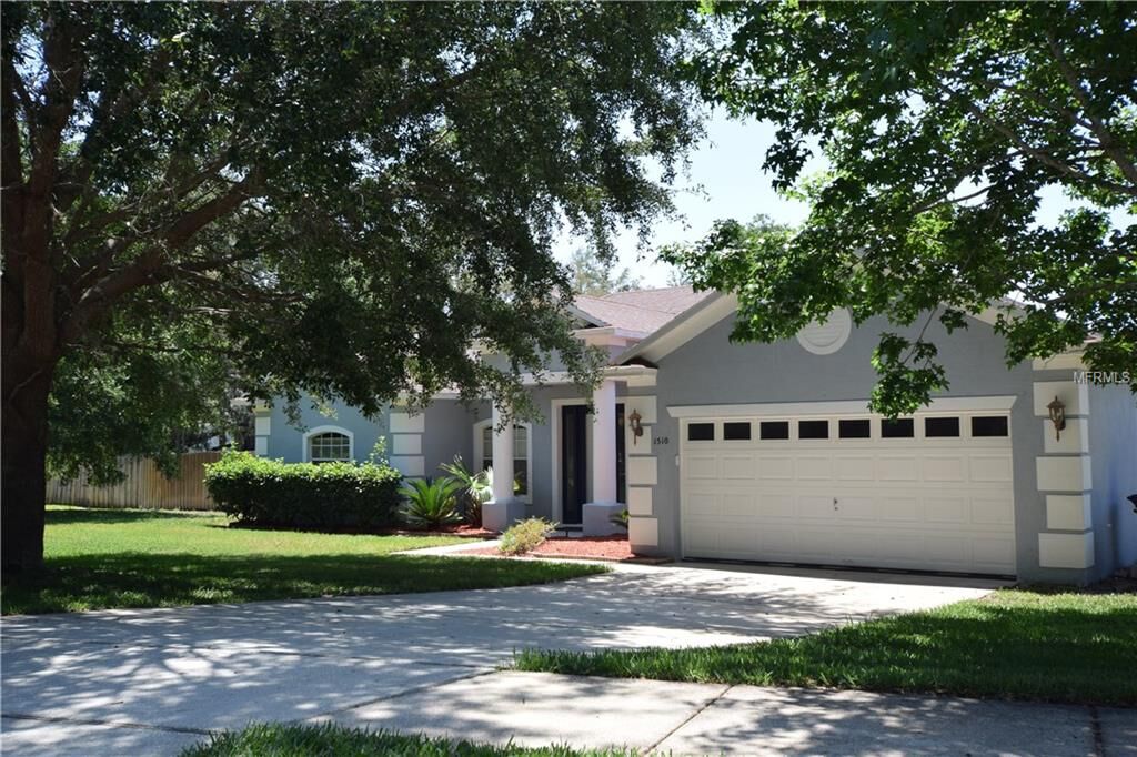 Property Photo:  1510 Canopy Oaks Drive  FL 34715 