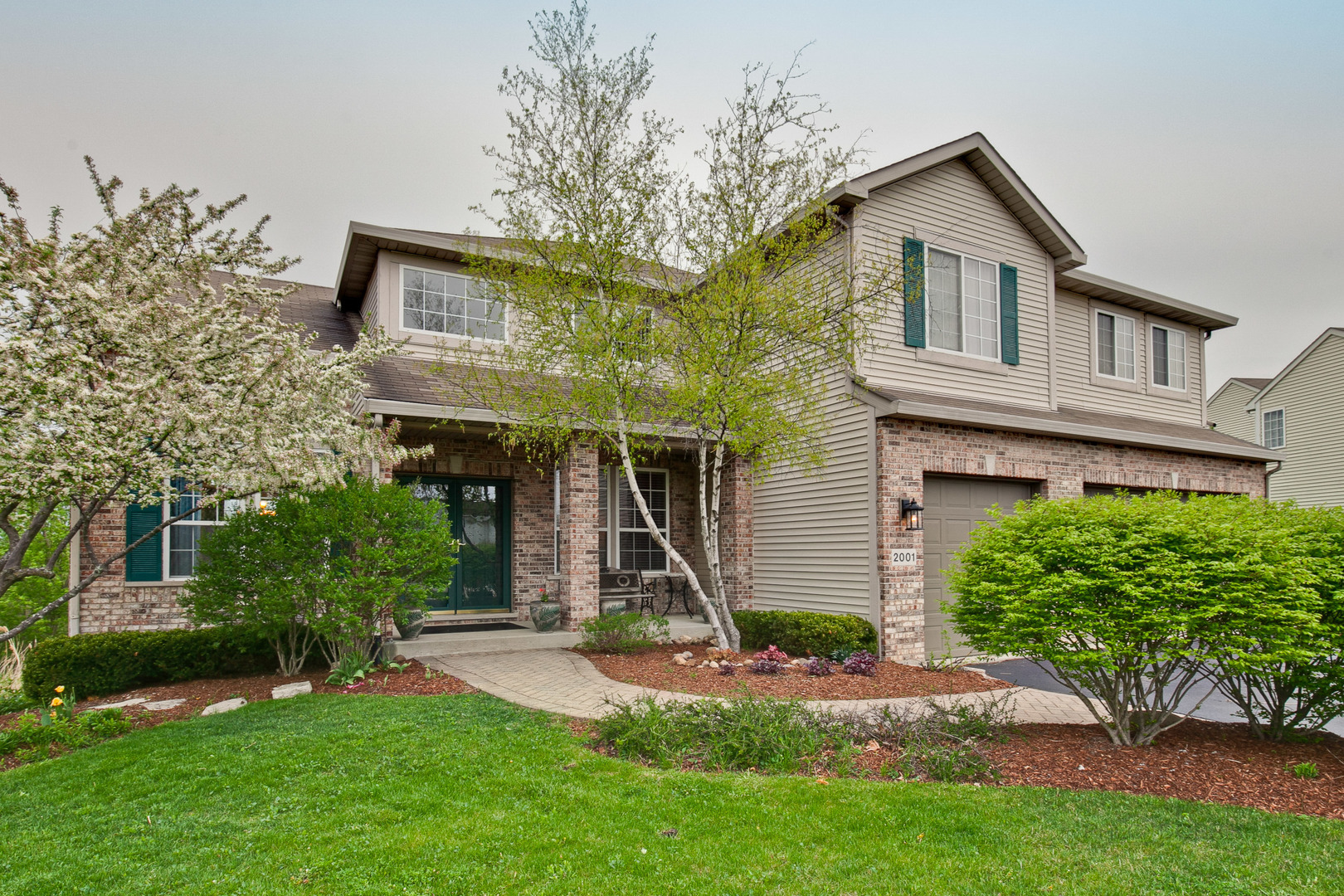 Property Photo: 2001 Chadwick Way IL 60060