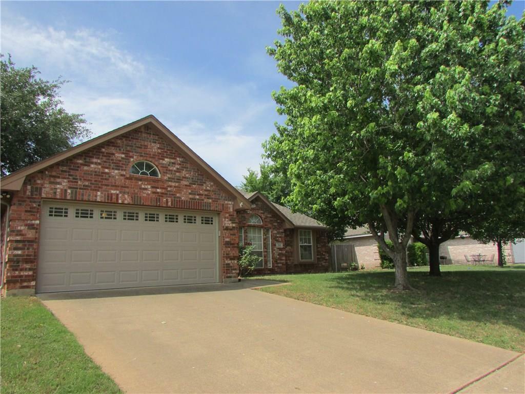 Property Photo:  506 Roundabout Drive  TX 76065 