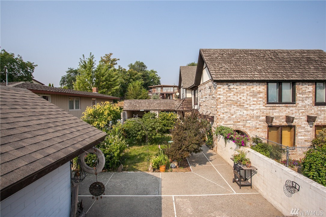 Property Photo: 1204 S Mission St WA 98801