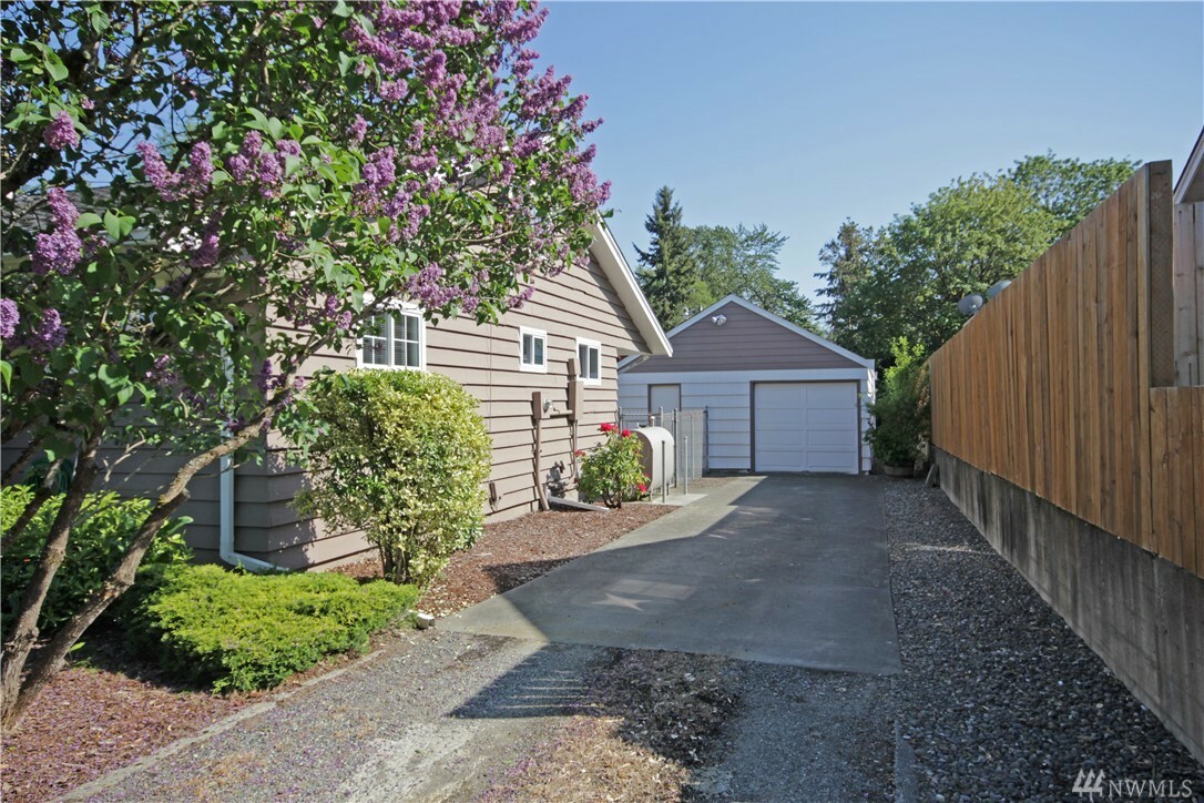 Property Photo:  4215 S 170th St  WA 98188 