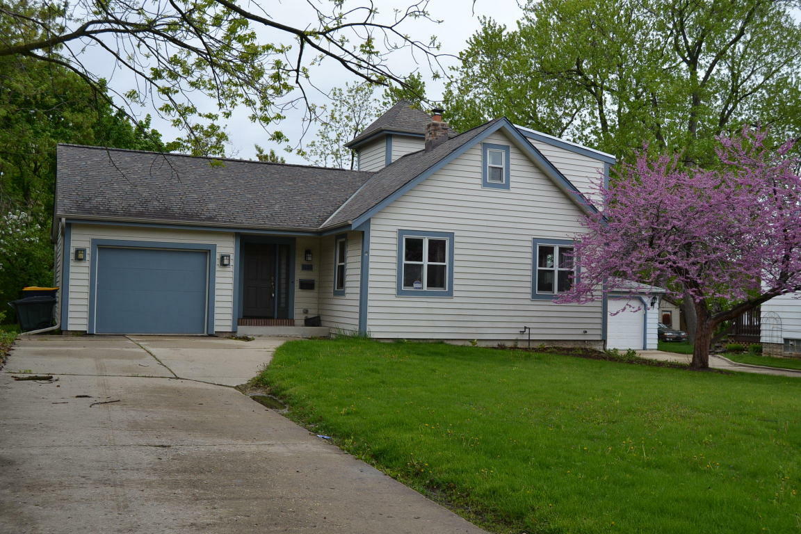 Property Photo:  1135 S 96th St  WI 53214 