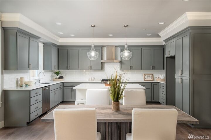 Property Photo:  21256 80th Ave W  WA 98026 