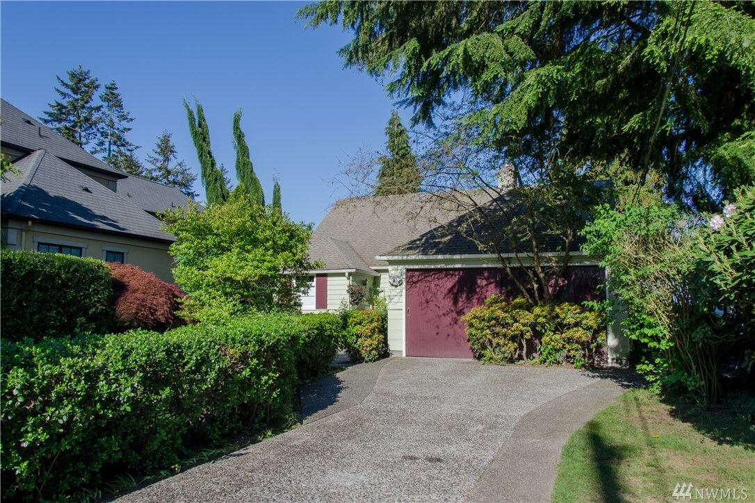 Property Photo:  6548 49th Ave NE  WA 98115 