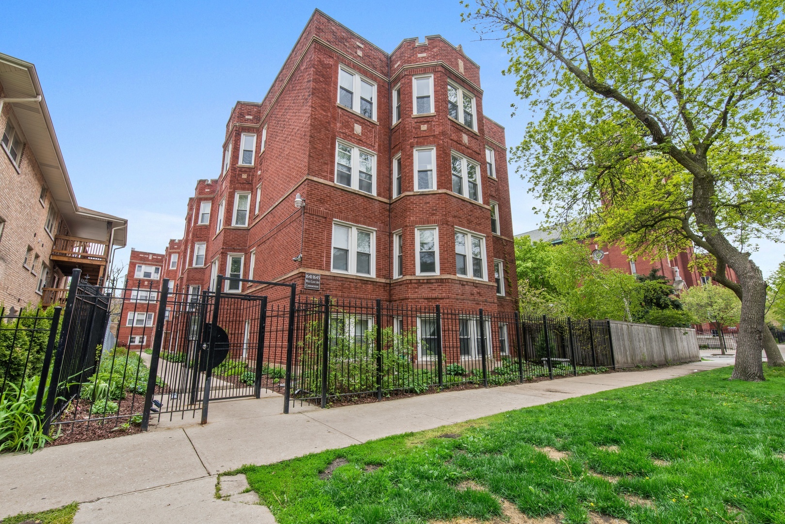 Property Photo: 1645 Lunt Avenue 1S IL 60626
