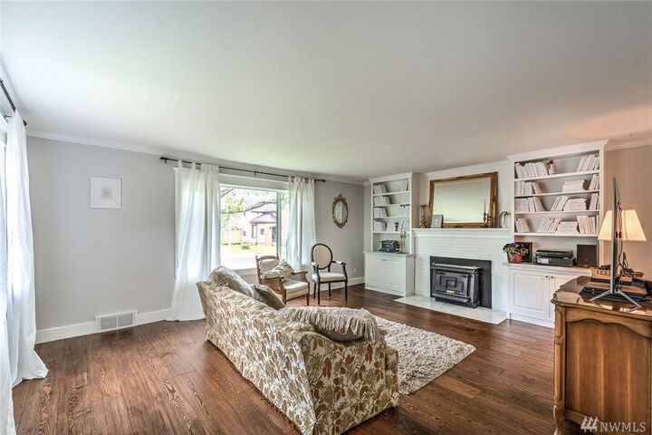 Property Photo:  1808  16th Street  WA 98201 