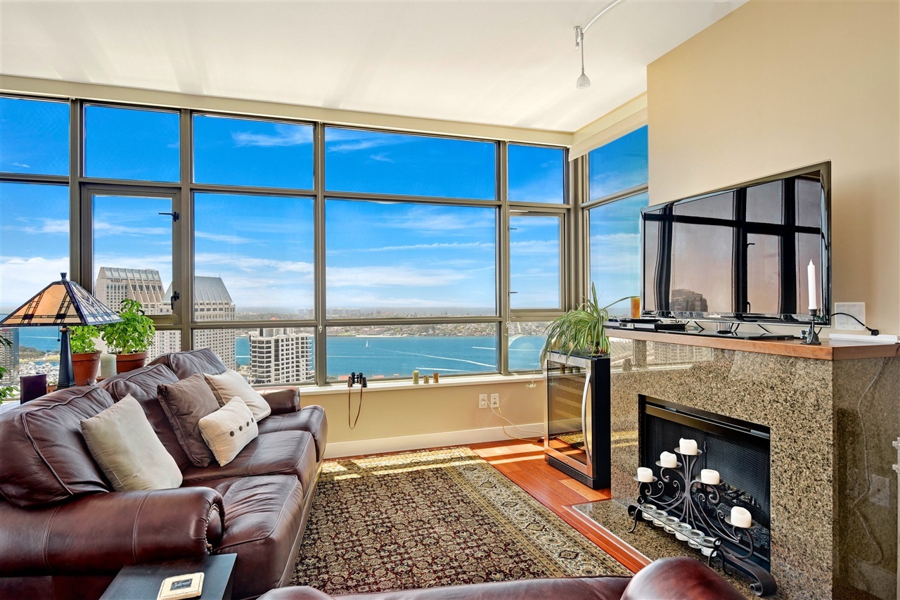 Property Photo: 700 W E St 3705 CA 92101