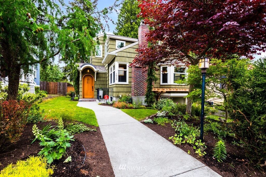 Property Photo: 1030 NE 90th Street WA 98115