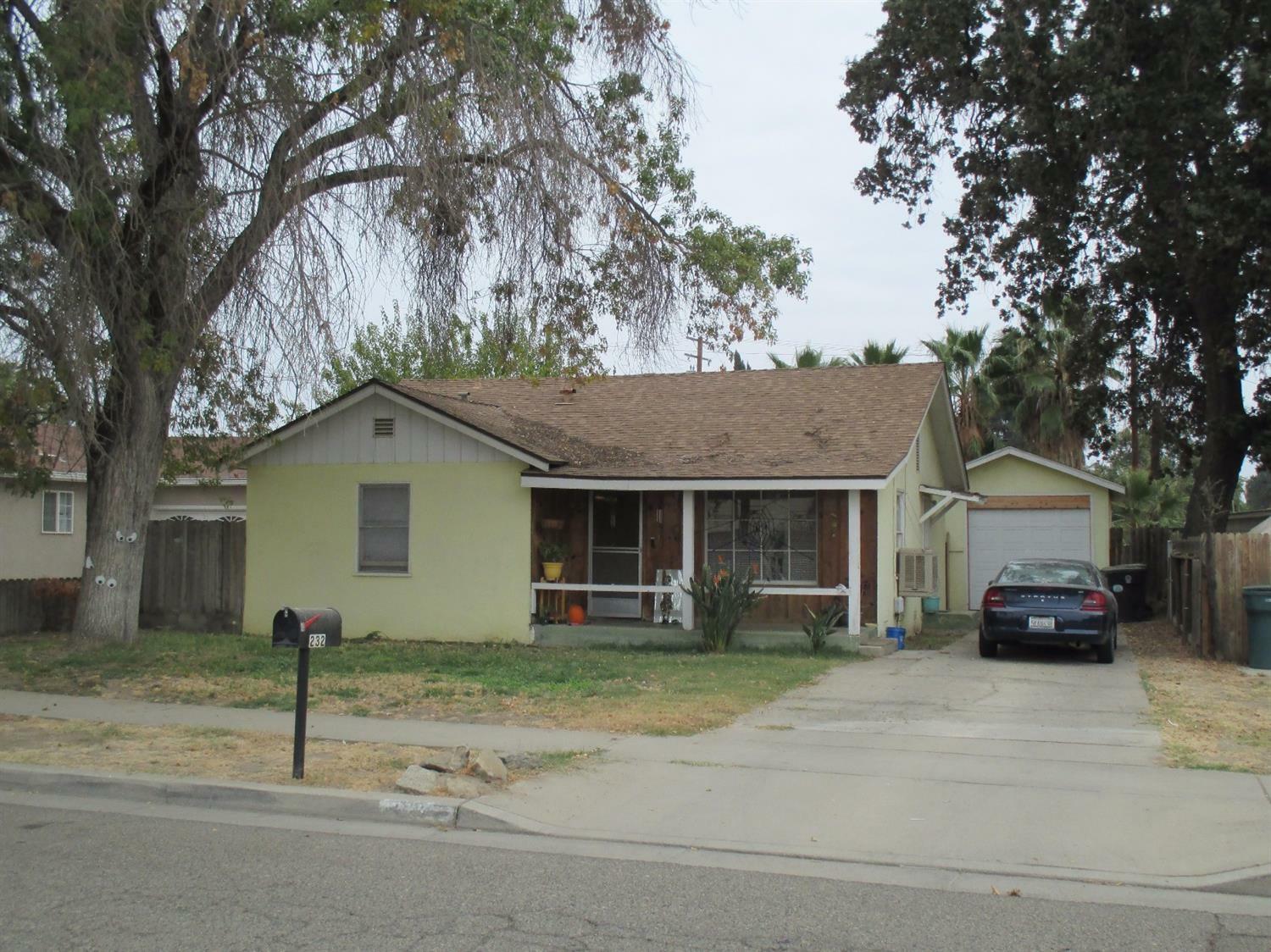 232 E School Street  Tulare CA 93274 photo