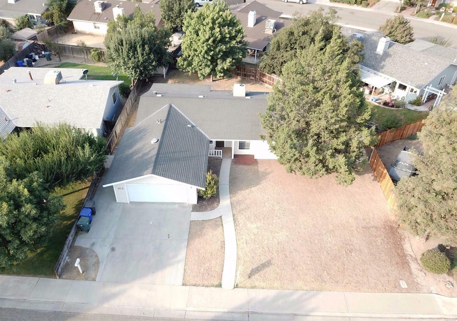 Property Photo:  612 N Quince Avenue  CA 93221 