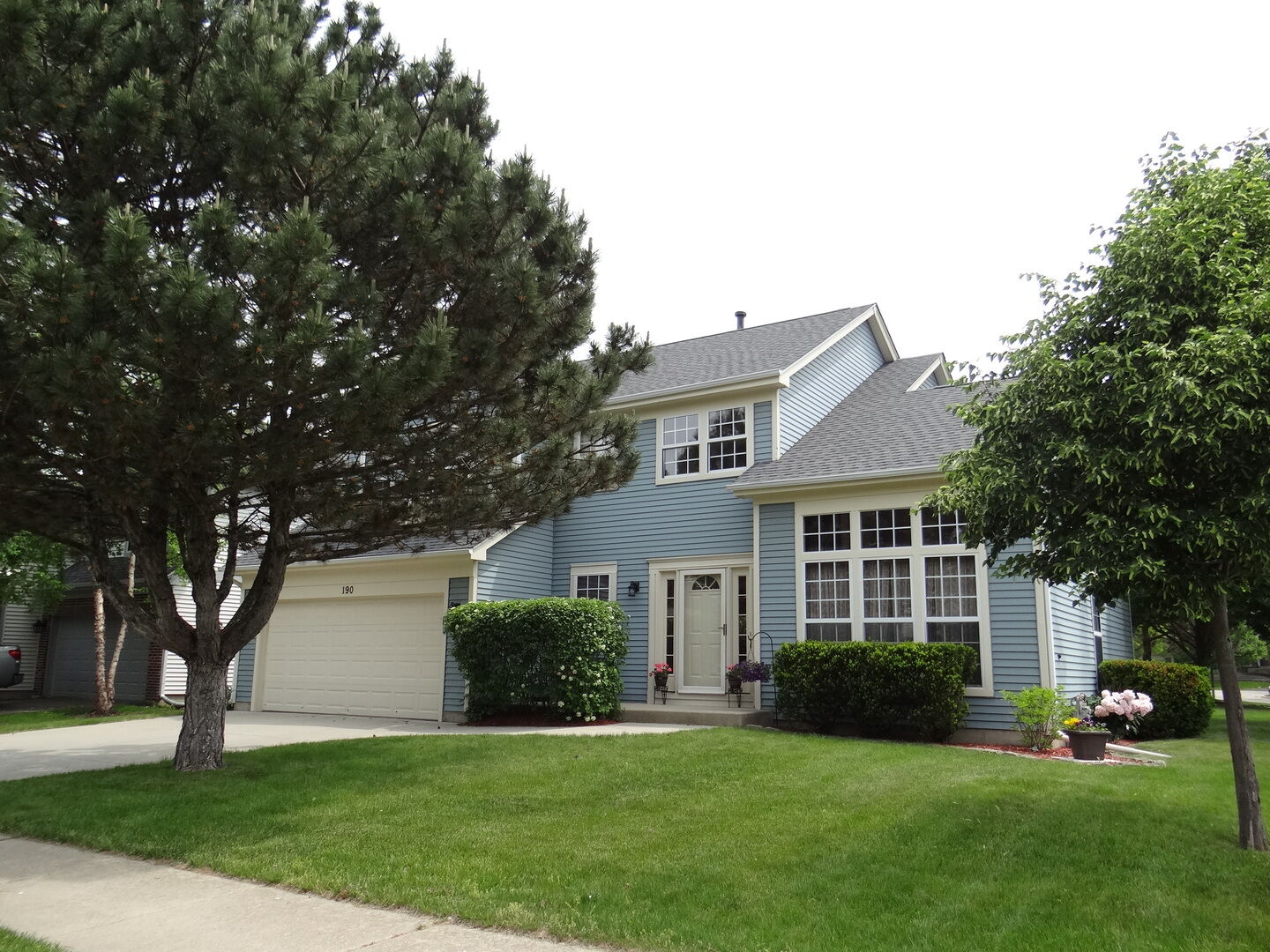 Property Photo:  190 Churchill Lane  IL 60504 