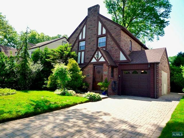 Property Photo:  28 New Brier Lane  NJ 07012 