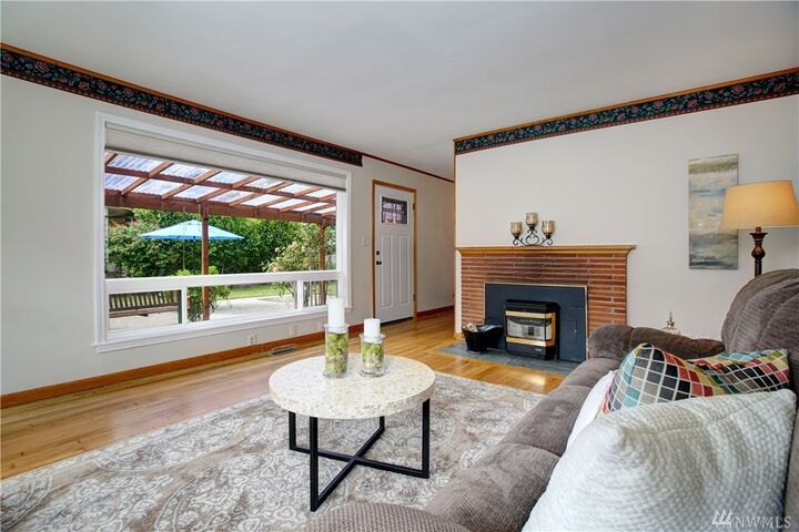 Property Photo:  17241 11th Avenue NE  WA 98155 