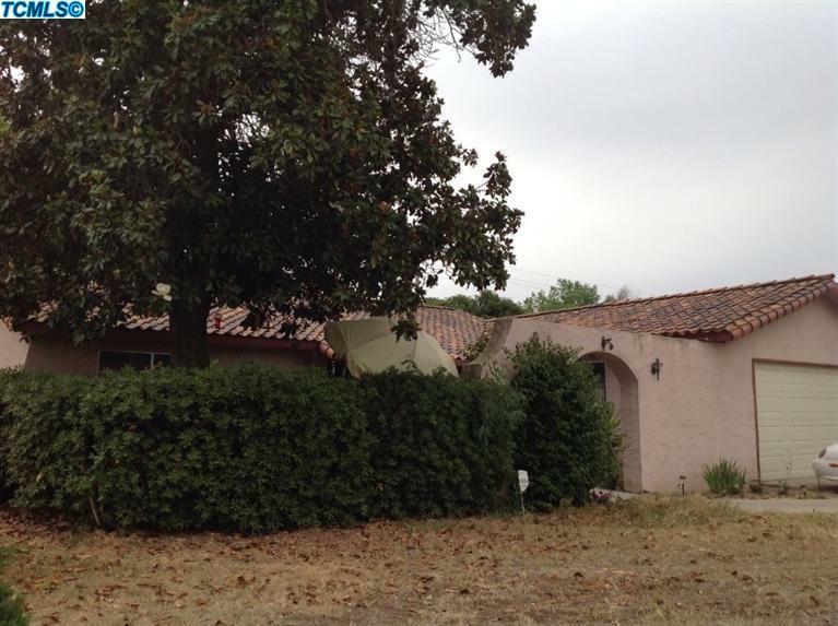 Property Photo:  930 S County Center Drive  CA 93277 