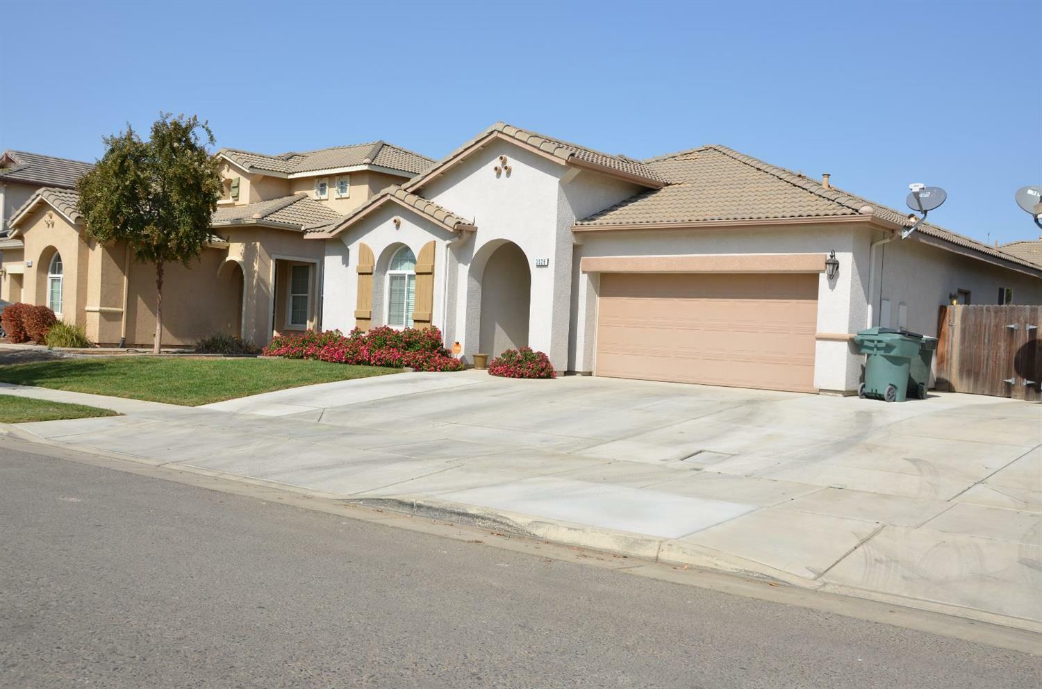 3026 W Sweet Avenue  Visalia CA 93291 photo