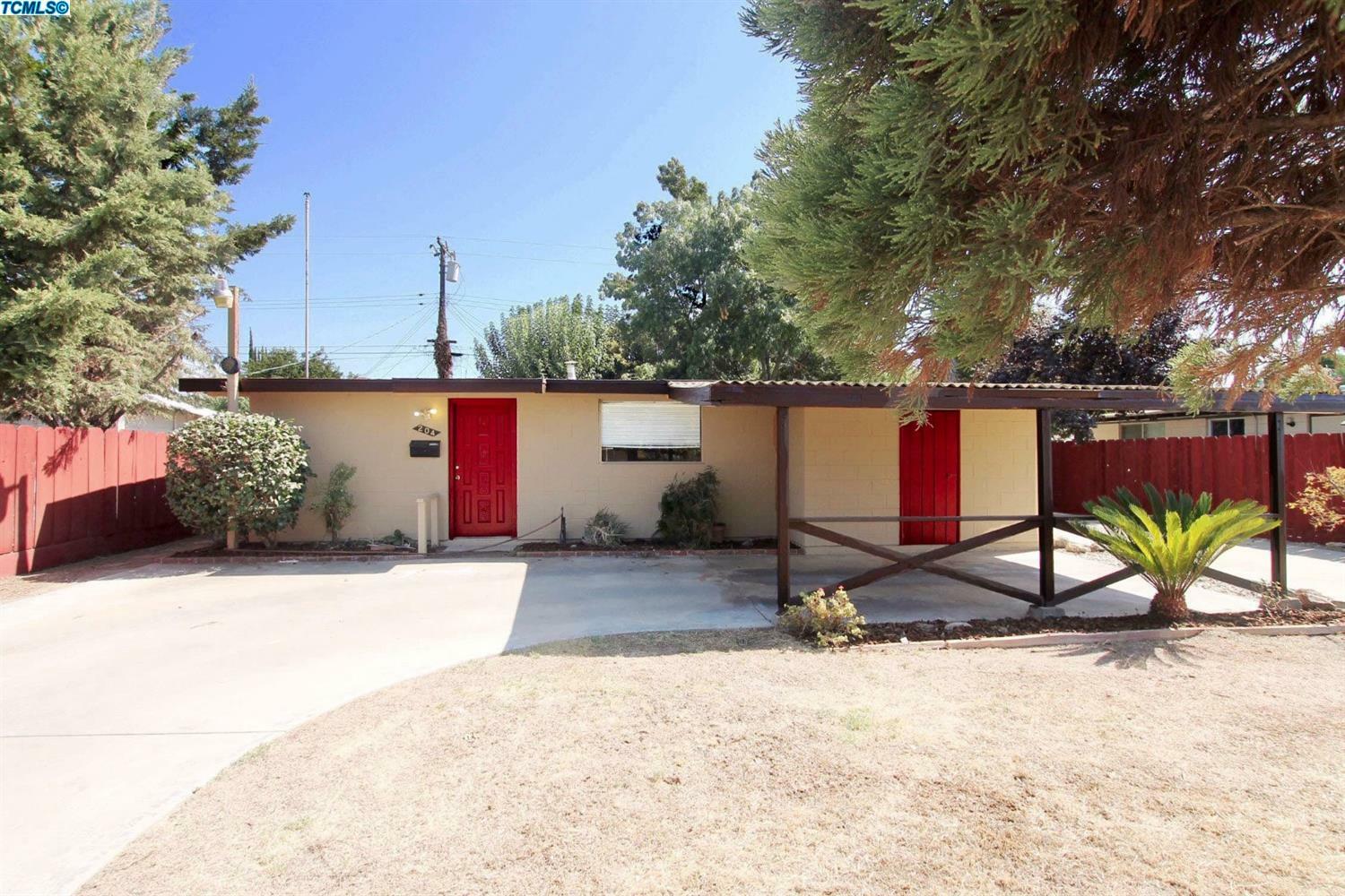 Property Photo:  204 Plum Street  CA 93221 