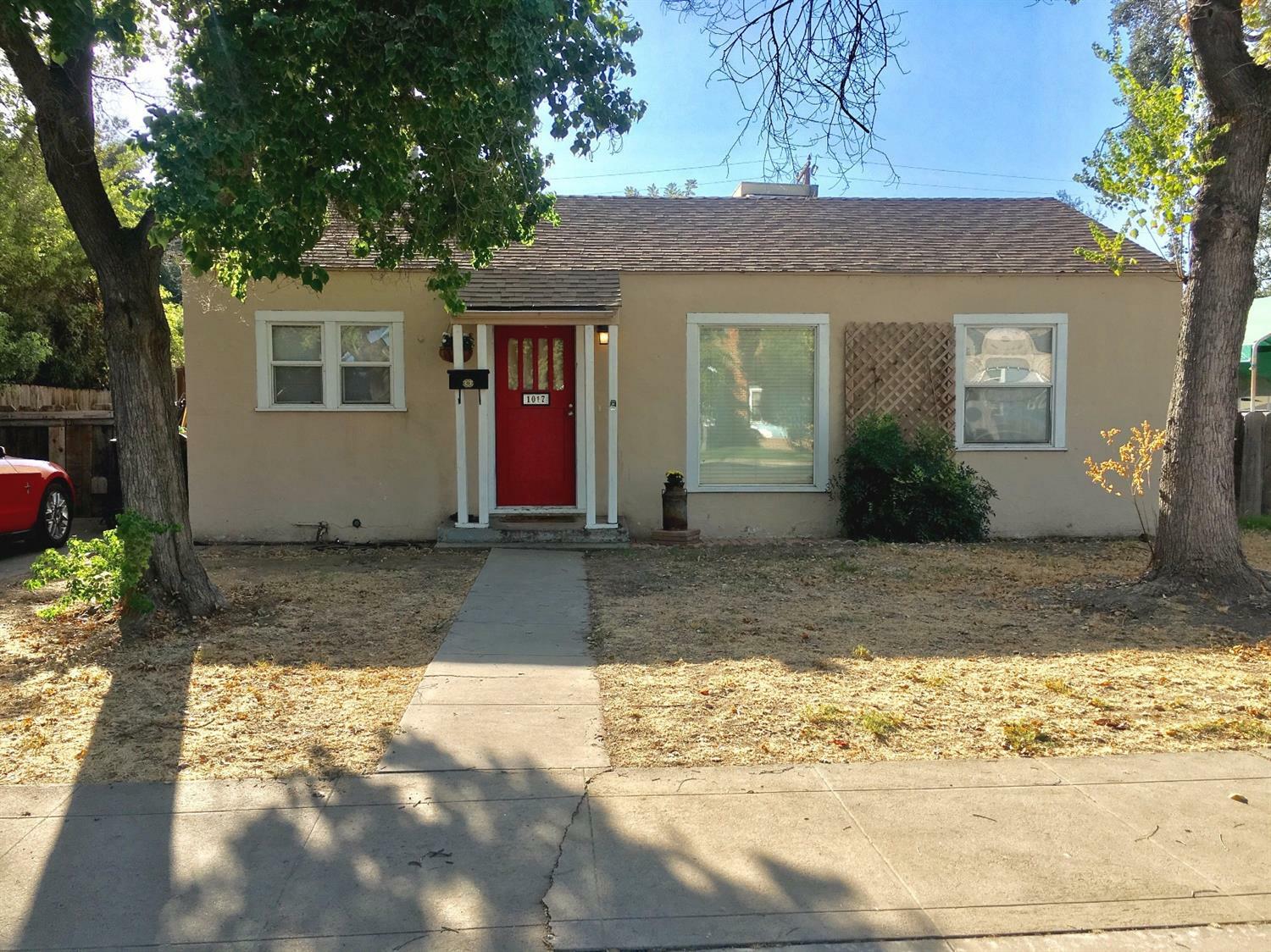 Property Photo:  1017 N Conyer Street  CA 93291 