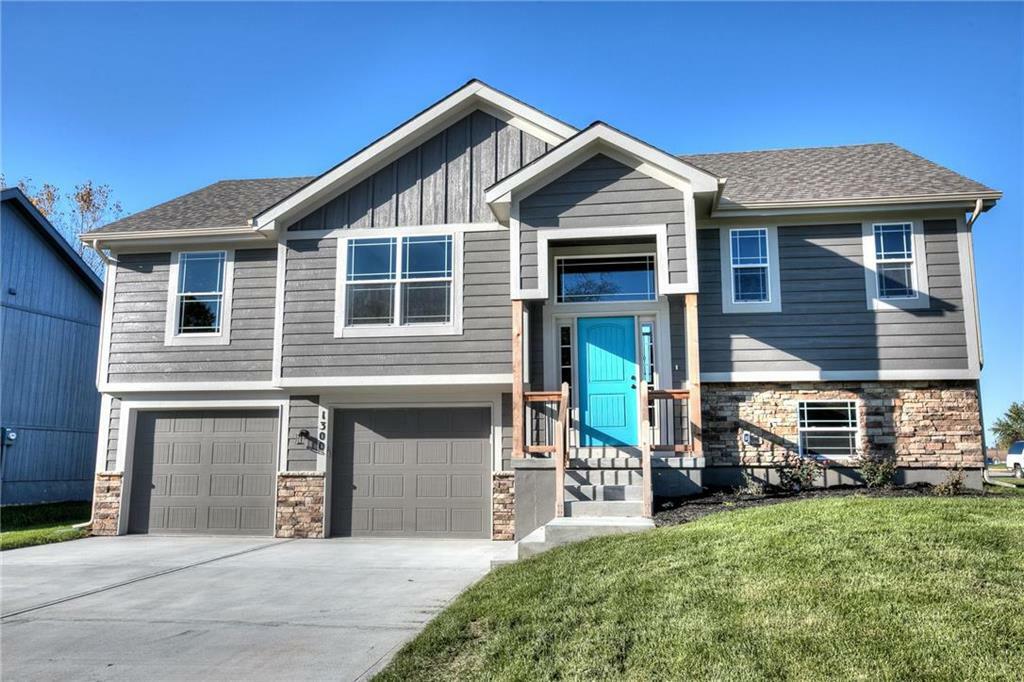 Property Photo: 1300 Regency Drive MO 64060