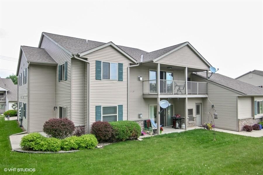 Property Photo: 985 Spring Ct 27 WI 53095