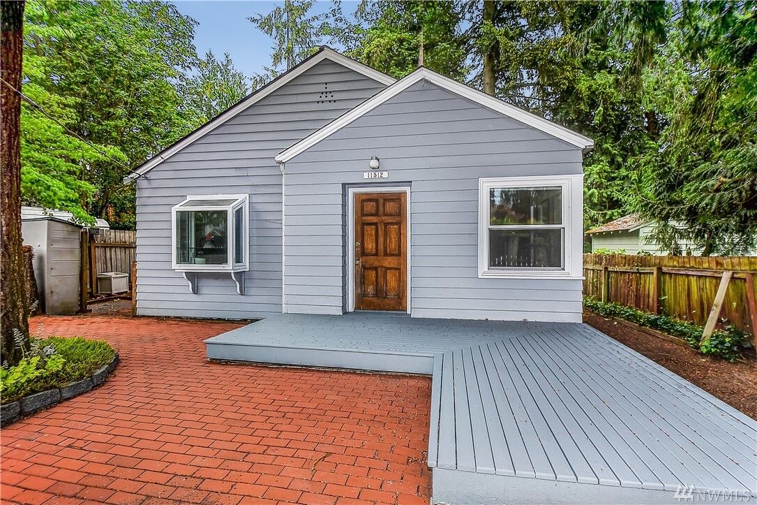 Property Photo:  11512 28th Avenue NE  WA 98125 