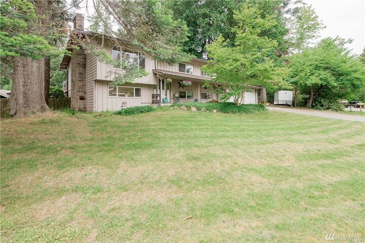 Property Photo:  851 E Douglas Ave  WA 98229 