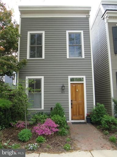 Property Photo:  427 West Street N  VA 22314 