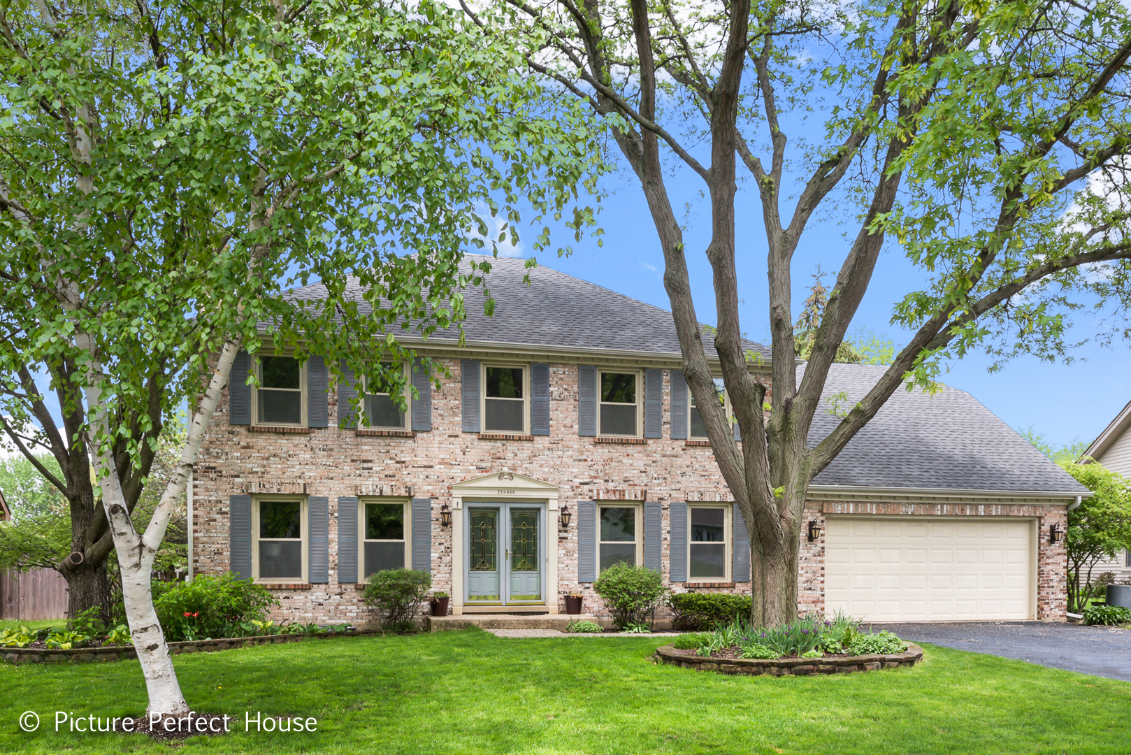 Property Photo: 25W066 Setauket Avenue IL 60540