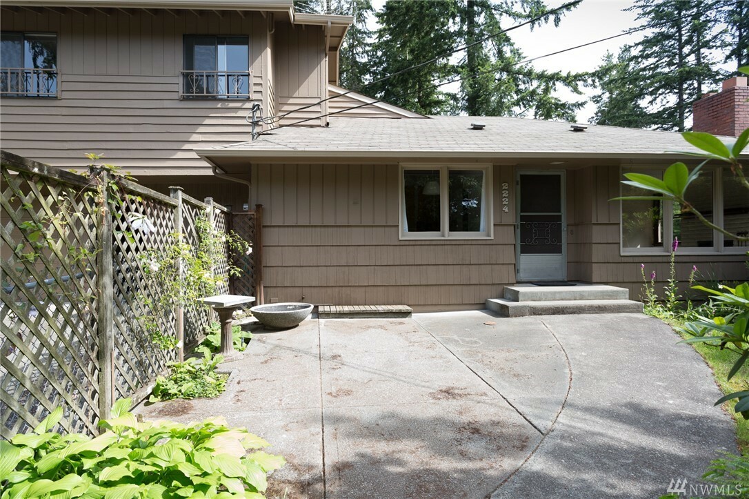 Property Photo:  2224 NE 168th St  WA 98155 