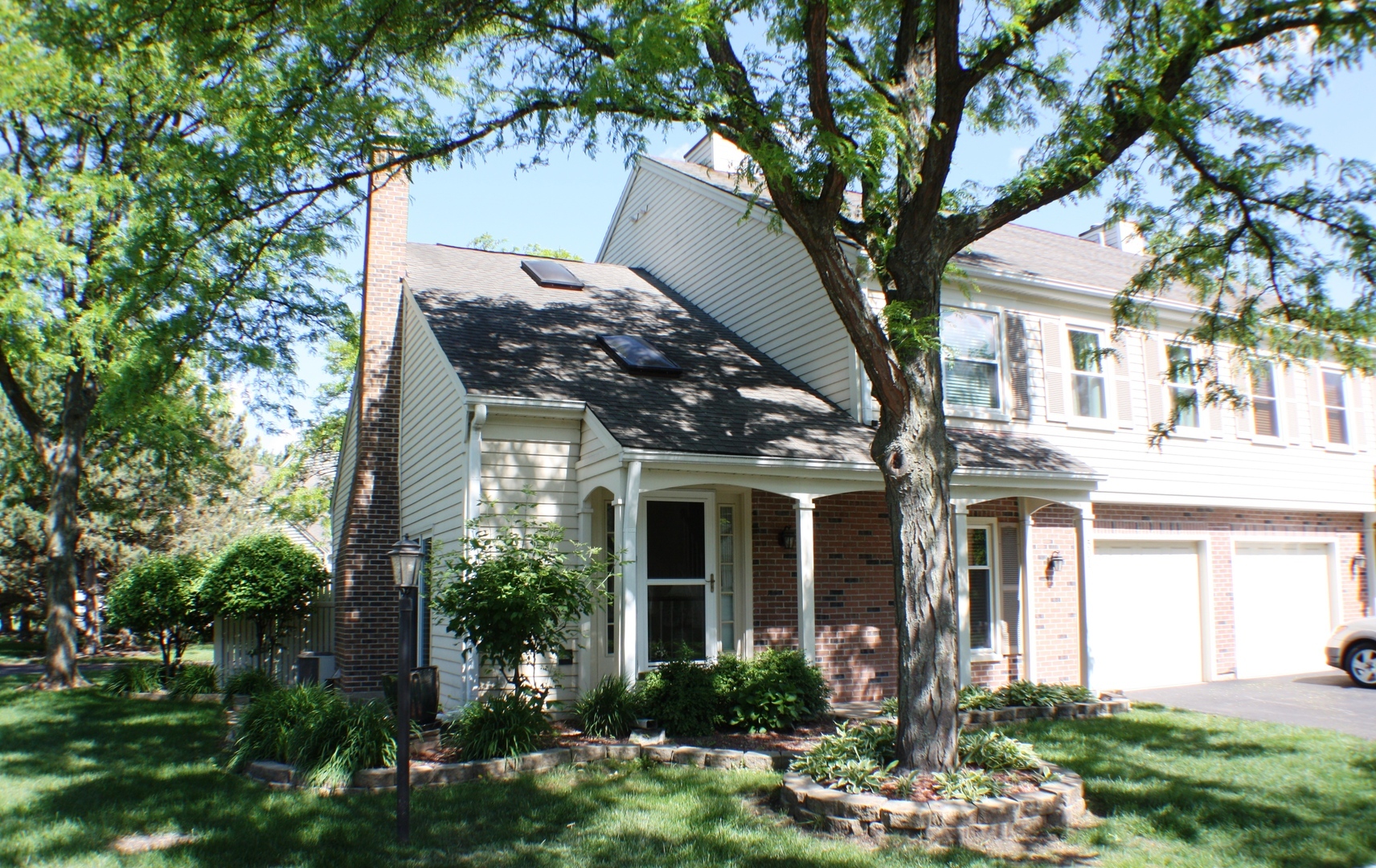 Property Photo: 501 Crossing Court IL 60008