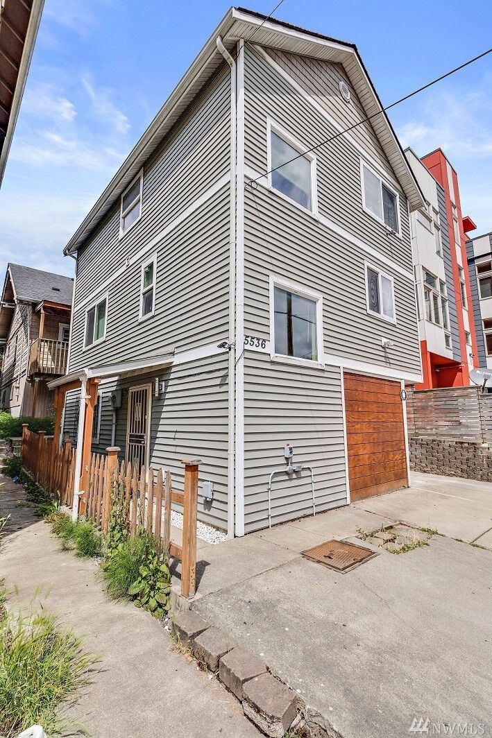 5536 15th Ave S  Seattle WA 98108 photo