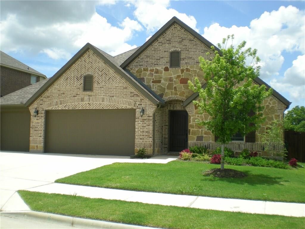 Property Photo: 1404 Heather Lane TX 75068