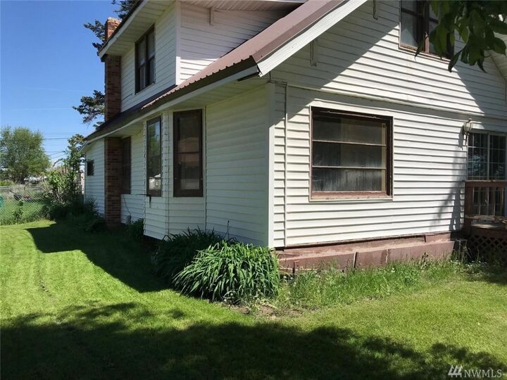 Property Photo:  121 Hamilton St  WA 98830 