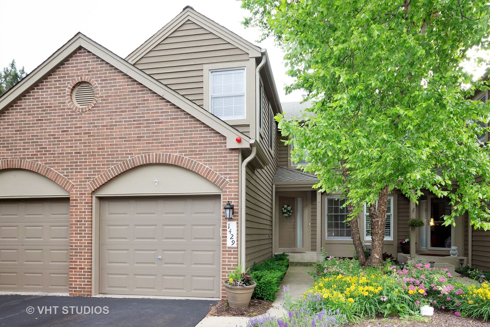 Property Photo: 1429 Aberdeen Court 94 IL 60564