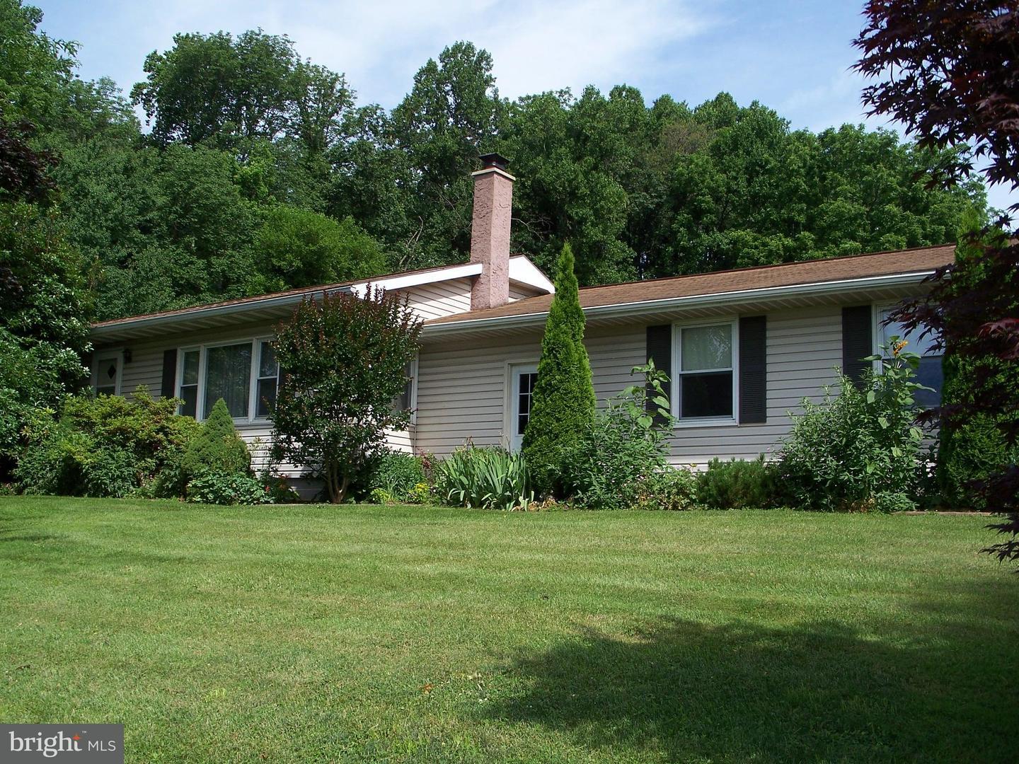 Property Photo: 688 Valley Road PA 17566