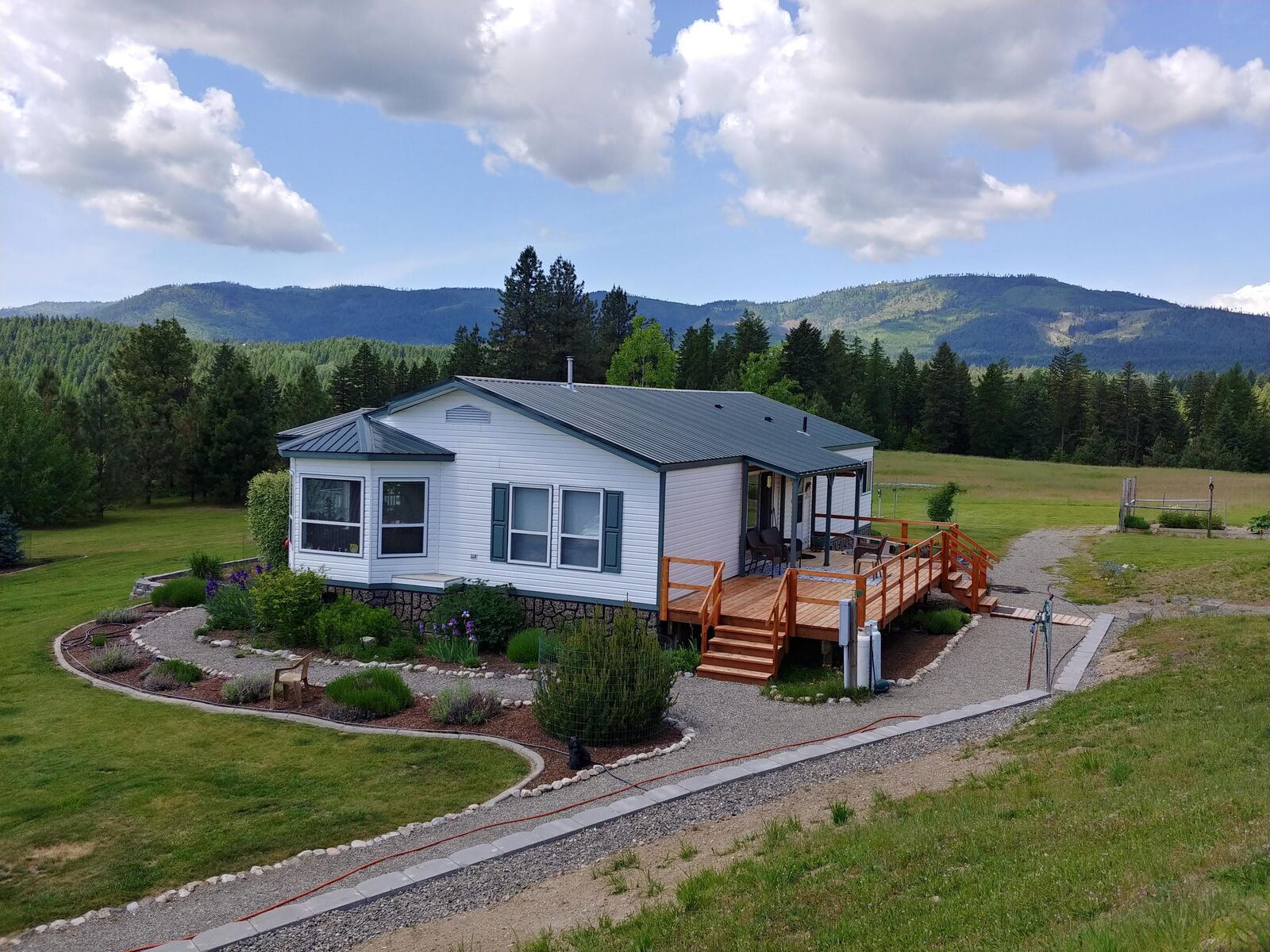 Property Photo:  996 C Basin Rd  WA 99114 