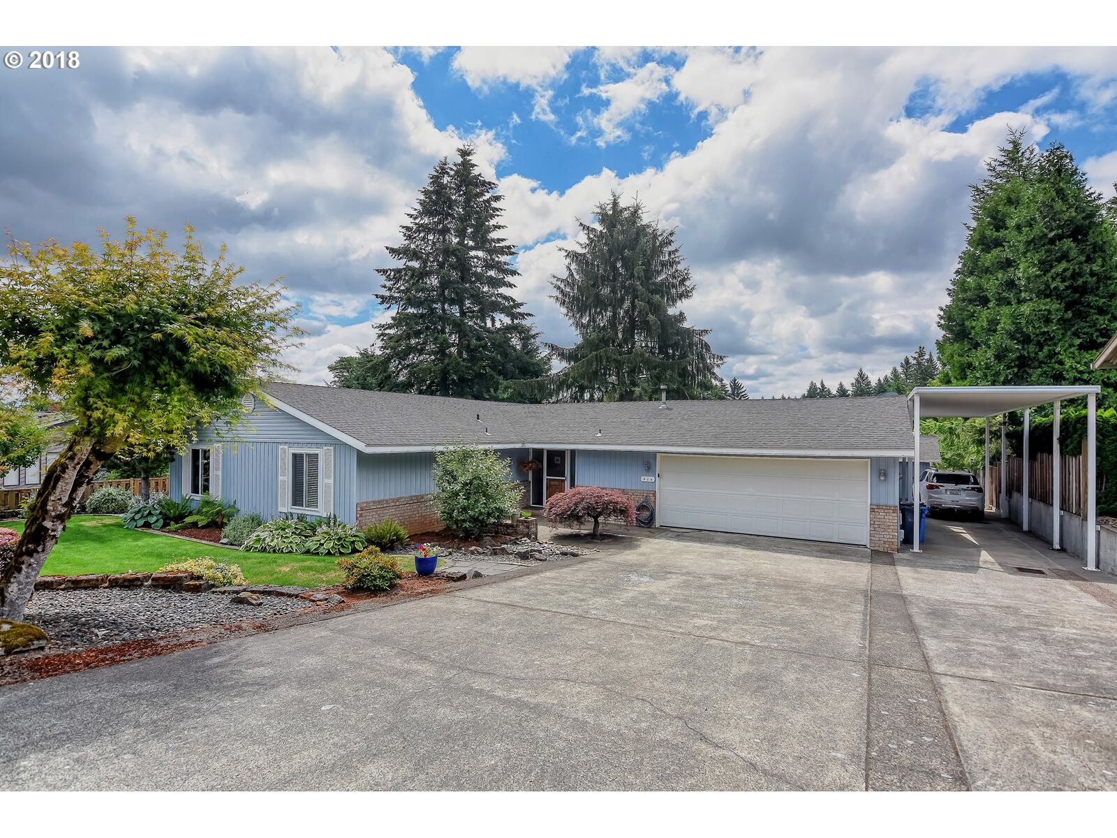 Property Photo:  826 NW 20th Ave  WA 98607 