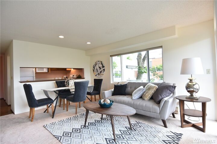 Property Photo:  920 5th Ave N 6  WA 98109 