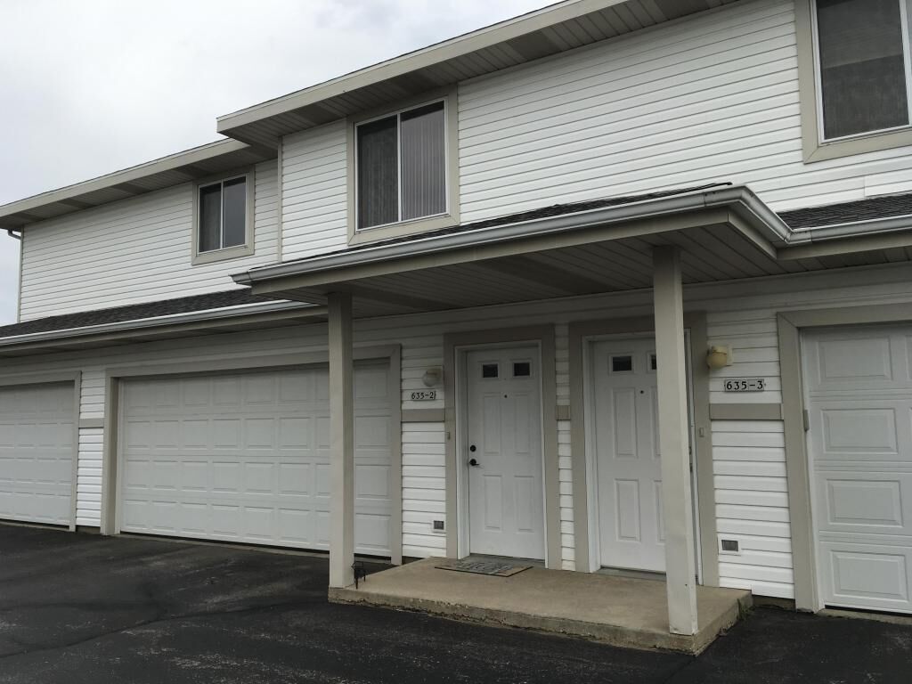 Property Photo:  635 Beaus Bay 2  WI 53086 