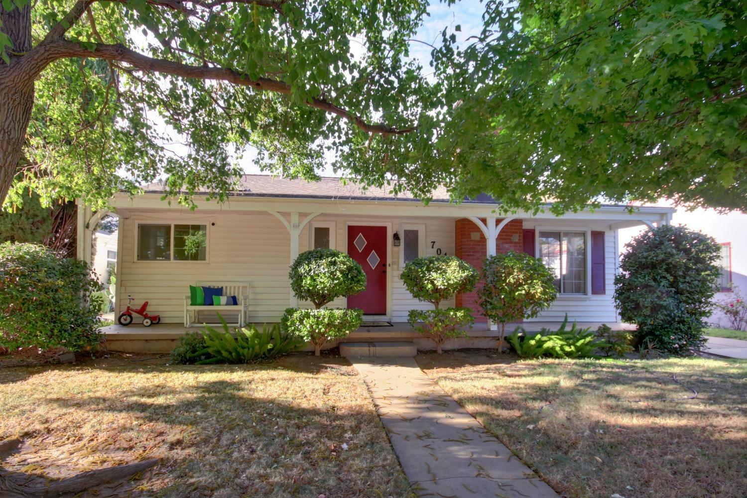 Property Photo:  701 3rd Avenue  CA 95818 