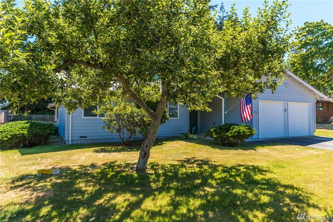 Property Photo:  833 SW 2nd Ave  WA 98277 